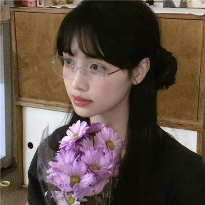 伴游女王